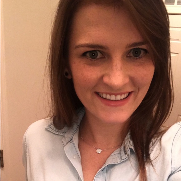 Meet your Posher, Stefany - Picture 1 of 1